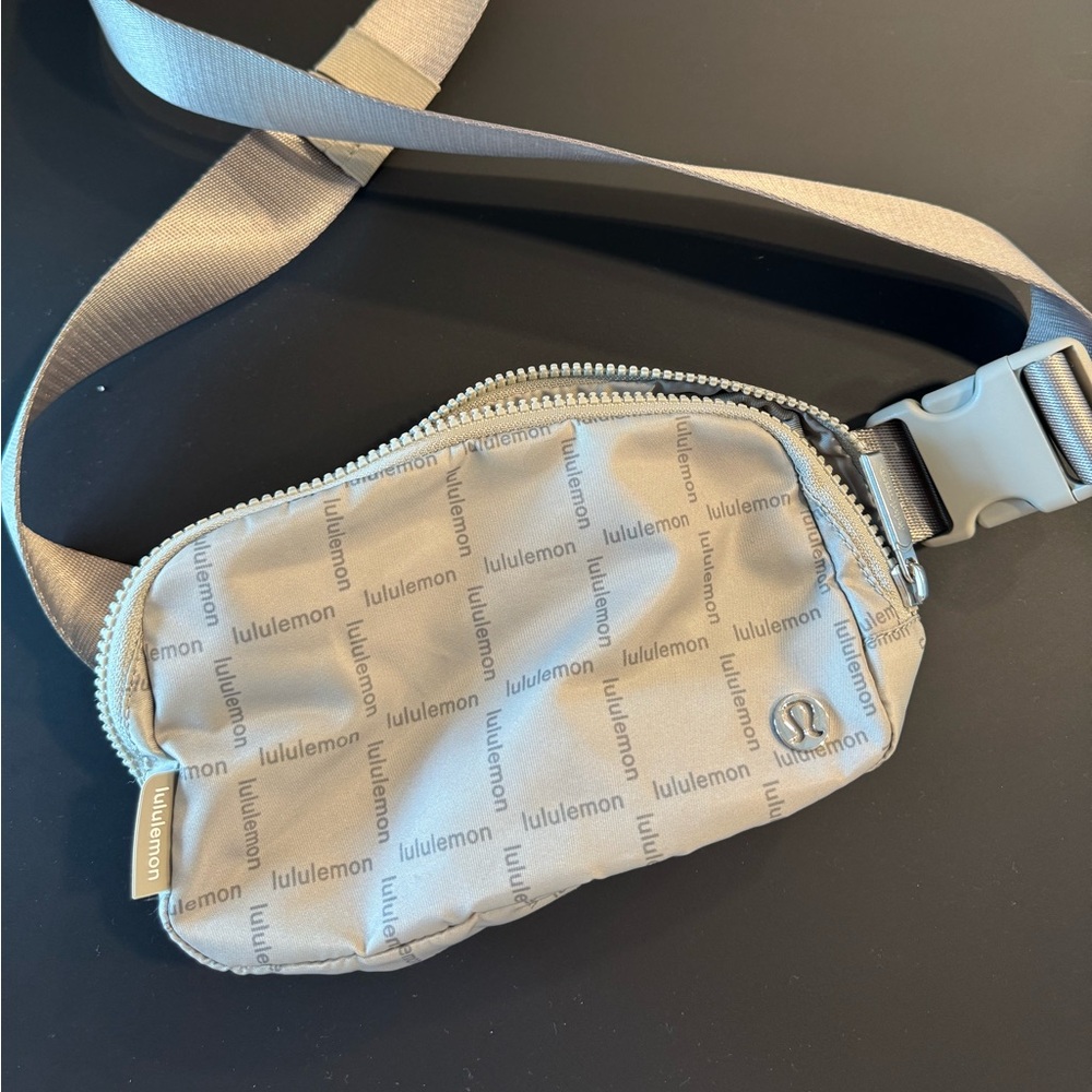 USED TWICE! Discontinued Lululemon logo belt bag!